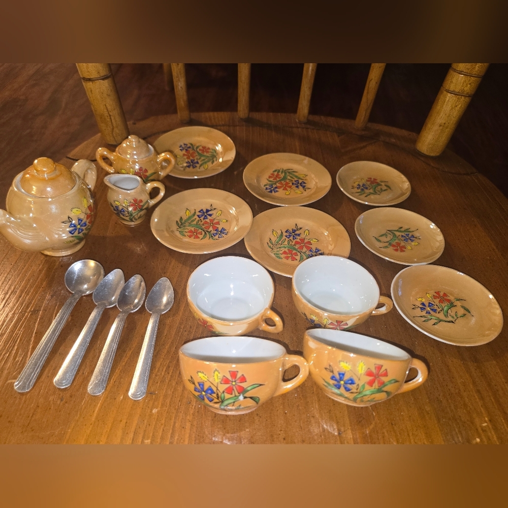 Vintage Made in Japan Children’s Floral Tea Set 17 Pc Teapot Cups Saucers Toy Di